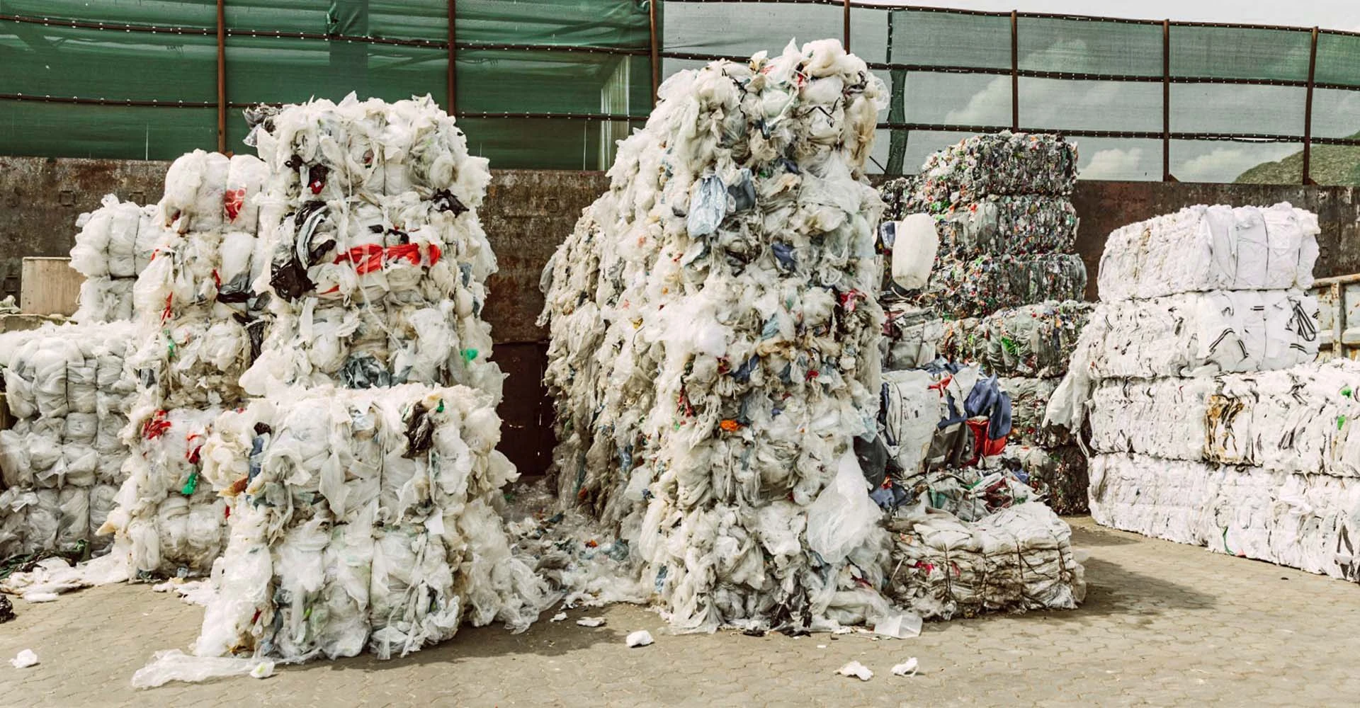 Zu Blöcken gepresster Kunststoffabfall